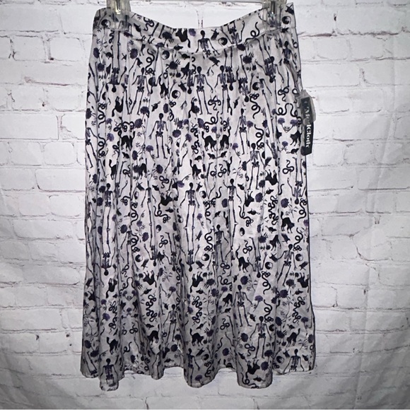 Modcloth Dresses & Skirts - Modcloth Scaredy Cat Halloween print skirt size‎ 6 NWT